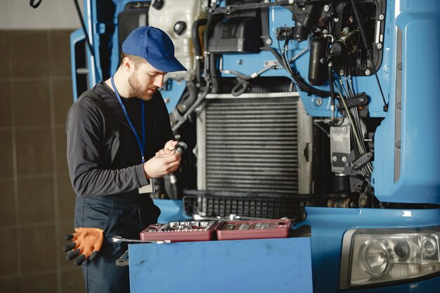 Jak wybrać odpowiedni rozdzielacz hydrauliczny dla twojego systemu?